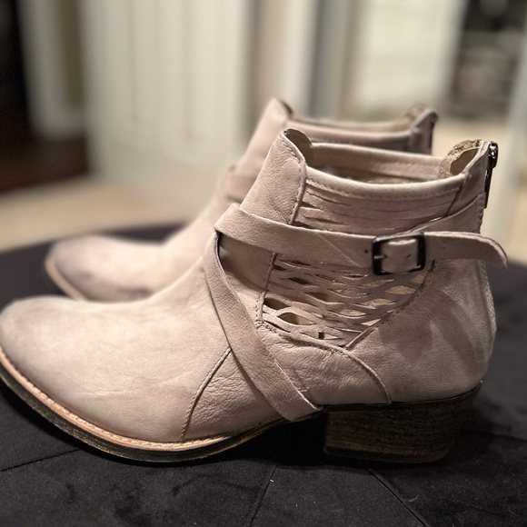 NEW Charles David York  Casual Leather Bootie Taupe Sz 10 - Picture 4 of 5